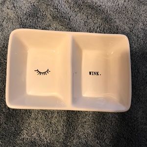 TRADED LOCALLY Rae Dunn wink plate